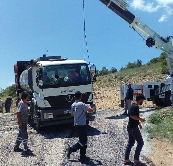 Akçadağ’da Belediye Kamyonu Devrildi: 1 Yaralı