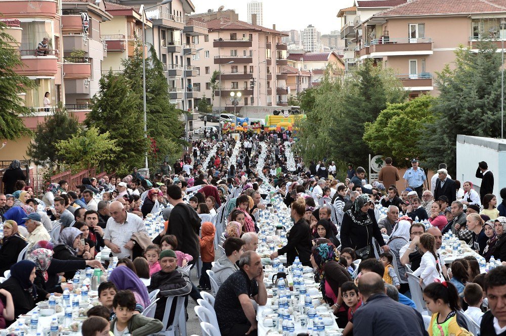 Mamaklılar Unutulmaz Bir Ramazan Yaşıyor