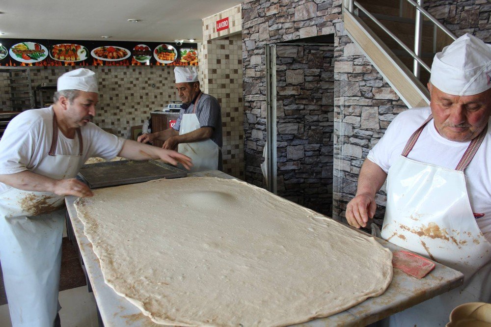 Bu Pide Ramazan’da Tok Tutuyor