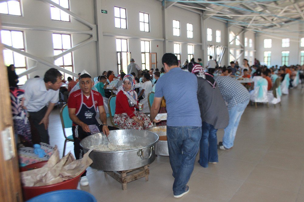 Öğlen Ezanıyla Birlikte ’Tekne’ Oruçlarını Açtılar