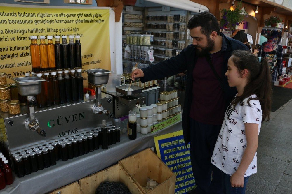 Eyüp Sultan Ramazan’ın Bereketiyle Dolup Taşıyor