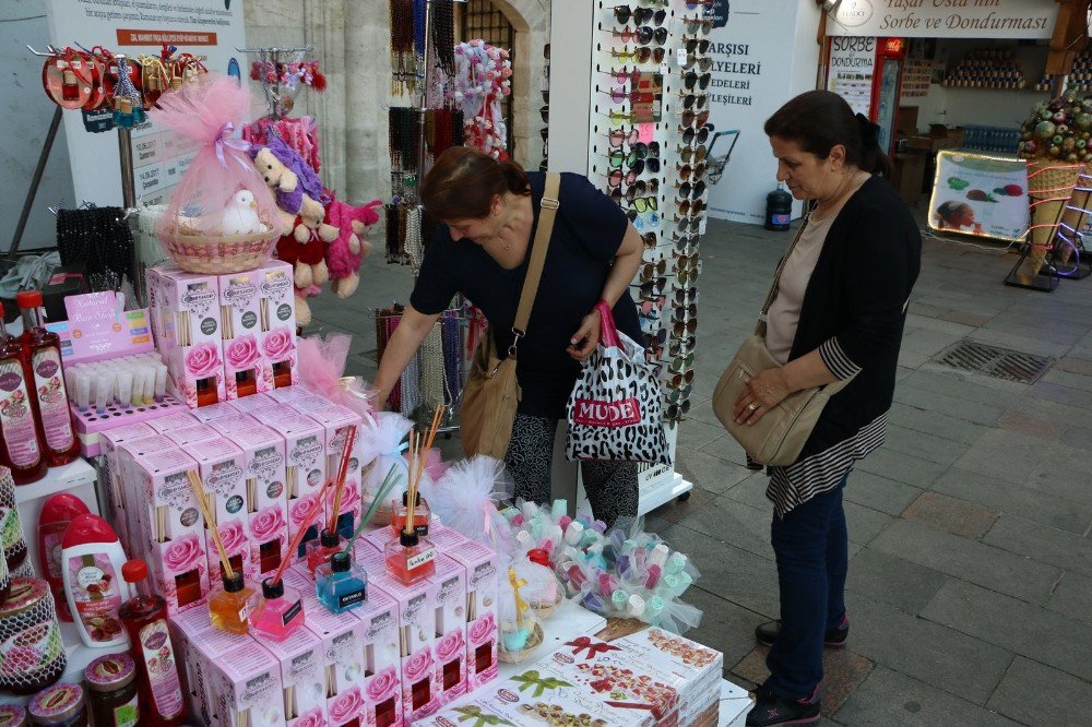 Eyüp Sultan Ramazan’ın Bereketiyle Dolup Taşıyor