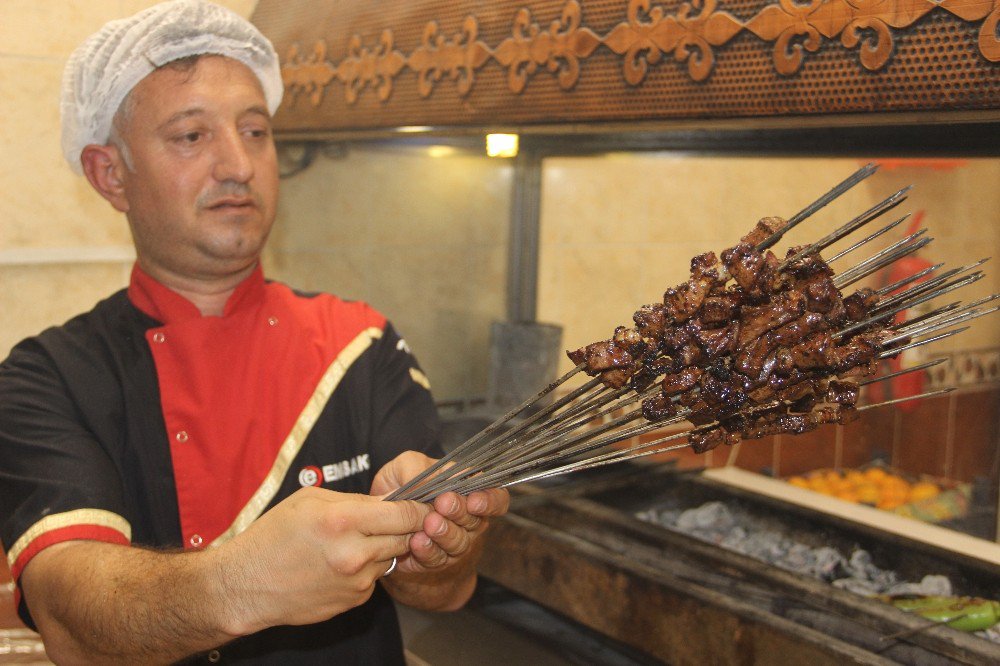 Ramazanın Maneviyatı, Tarih Ve Ciğer Kebabı Sahurda Buluşuyor