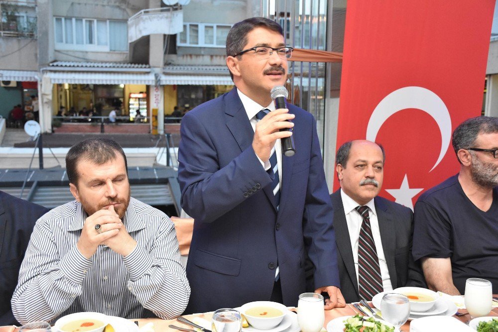 Şehzadeler’de Belediye Meclis Üyeleri İftarda Buluştu