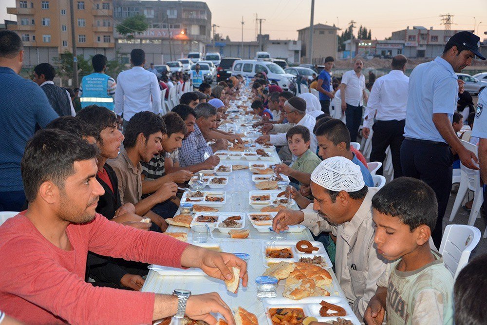 Suriye Sınırında İftar Coşkusu