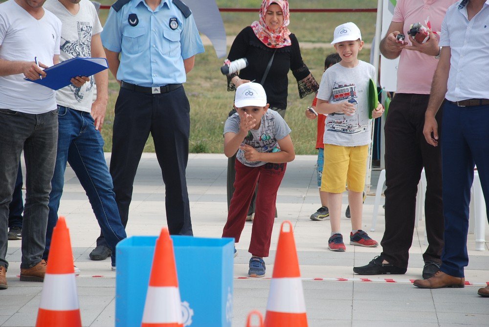 Çorlu’da Atık Cep Telefonu Fırlatma Yarışması Yapıldı