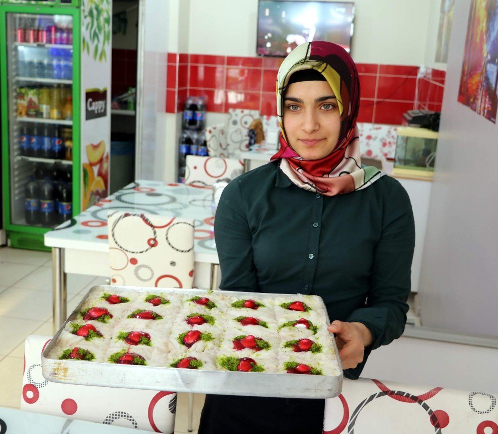 Yozgat’ta Güllaç Tatlısı Sadece Ramazan Ayında Sofraları Süslüyor