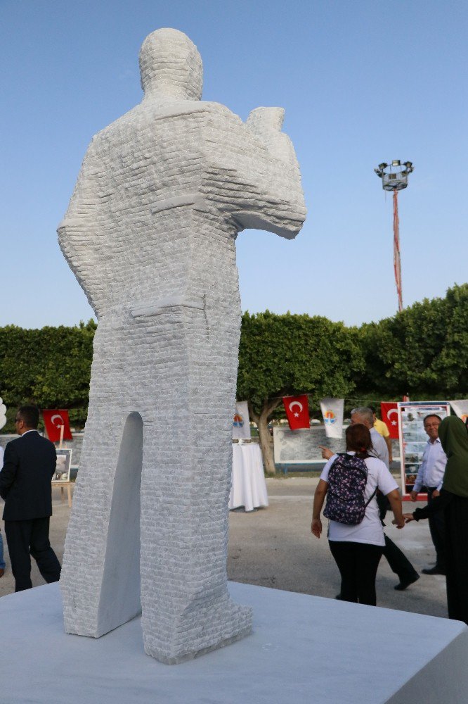 Heykeltıraşlar 15 Temmuz Şehitleri Anısına Mermerleri Yonttu