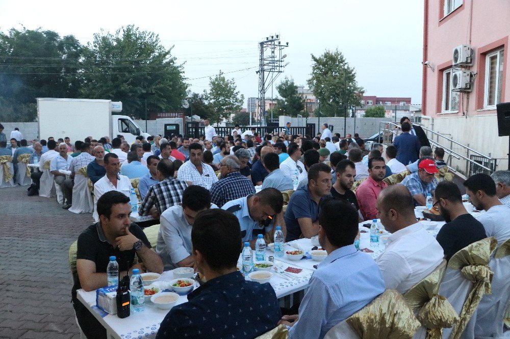 Adana Emniyet Müdürlüğünden İftar Yemeği