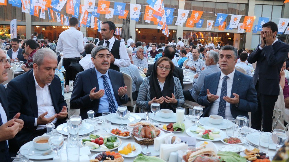 Şahinbey’de Ak Parti’den Birlik Ve Beraberlik İftarı