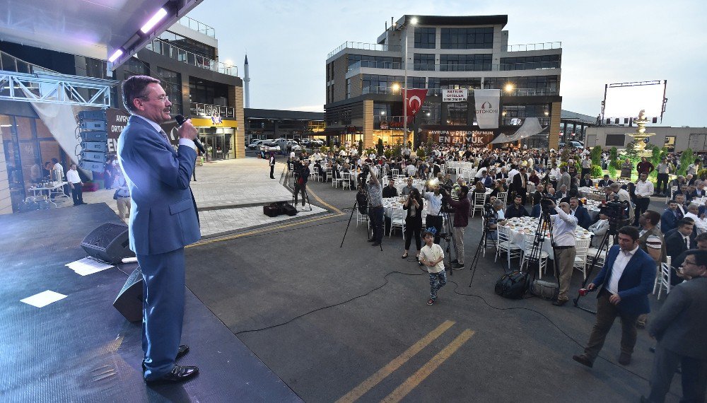 Gökçek, "Otonomi" Esnafının İftarına Katıldı