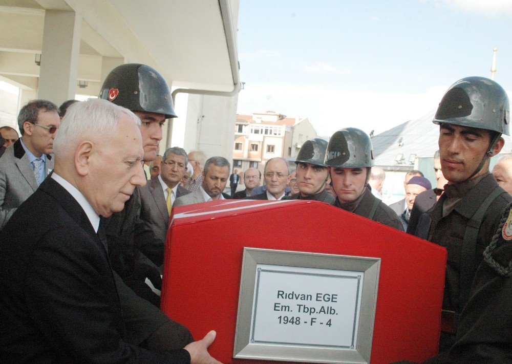 Prof. Dr. Rıdvan Ege Son Yolculuğuna Uğurlandı