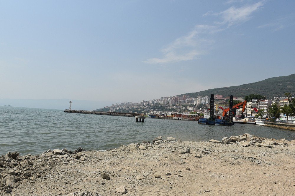 Gemlik Meydanı Denizle Bütünleşiyor