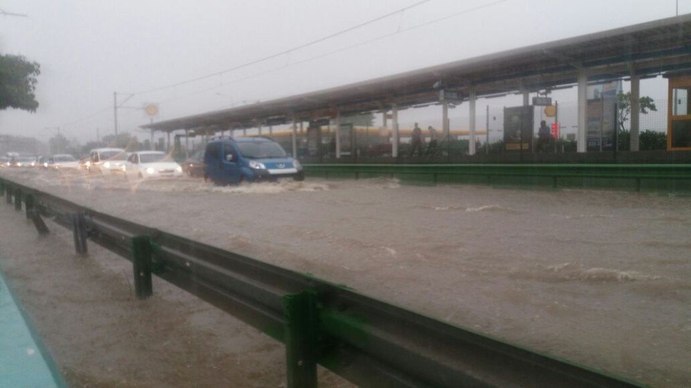 Bursa’yı Sel Aldı