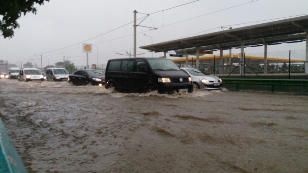 Bursa’yı Sel Aldı