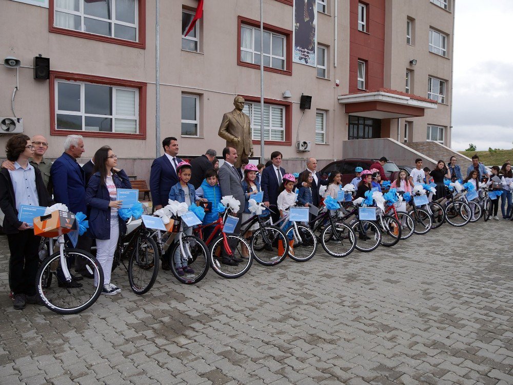 Başkan Akgün, Okul Birincilerini Bisikletle Ödüllendirdi