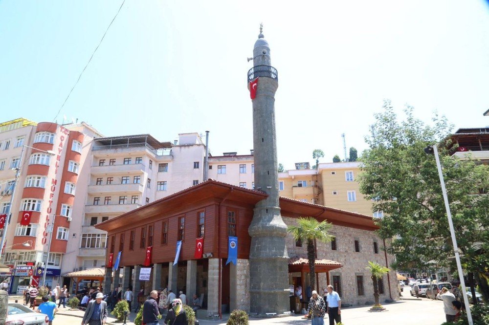 Çayeli’ndeki Tarihi Merkez Hacıbaşı Camii’nin Restorasyon Sonrası Açılışı Yapıldı