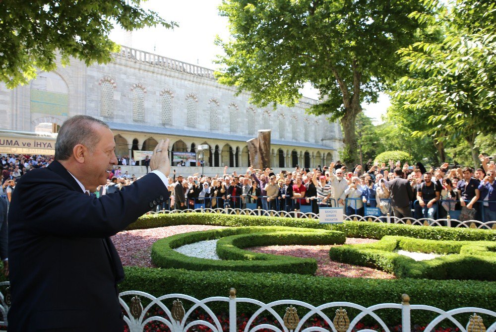 Cumhurbaşkanı Erdoğan, Cuma Namazını Sultanahmet Camii’nde Kıldı