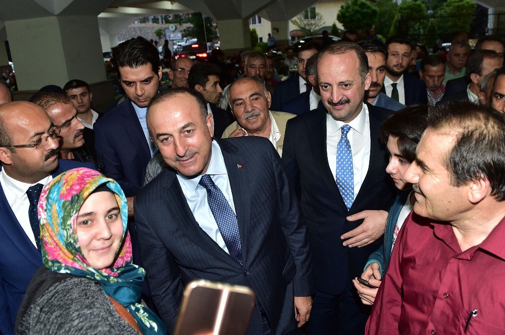 Bakan Çavuşoğlu İftarda Mamaklılarla Buluştu