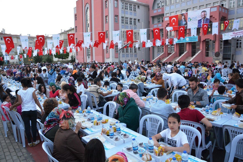 Akpınar Toki Konutlarında Toplu İftar Yapıldı