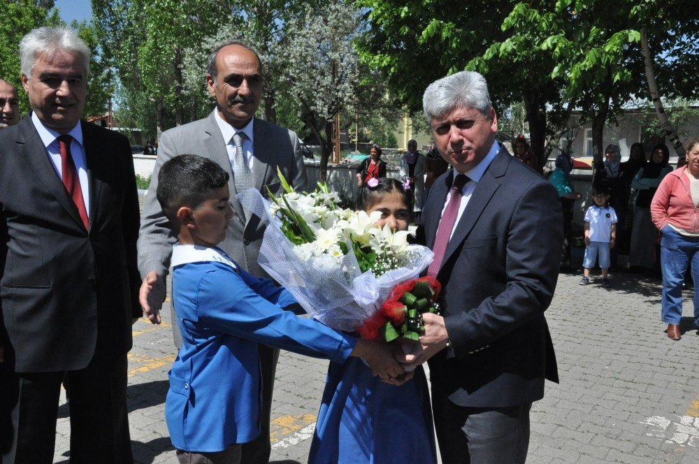 Kars’ta 66 Bin Öğrenci Karnelerini Alarak Yaz Tatiline Girdi