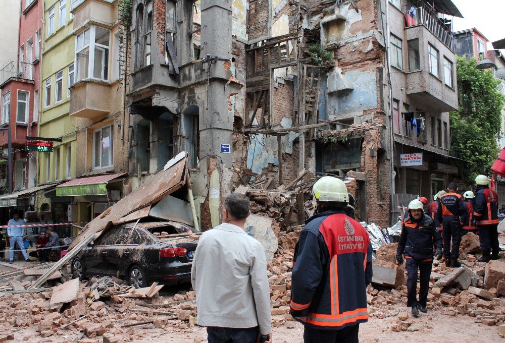 Sattığı Suları Kontrol Etti, Enkaz Altından Kalmaktan Kurtuldu