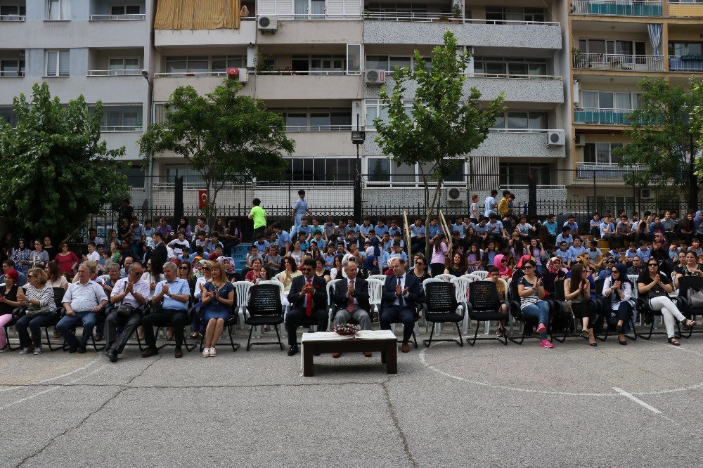 Manisalı Öğrencilerin Karne Heyecanı