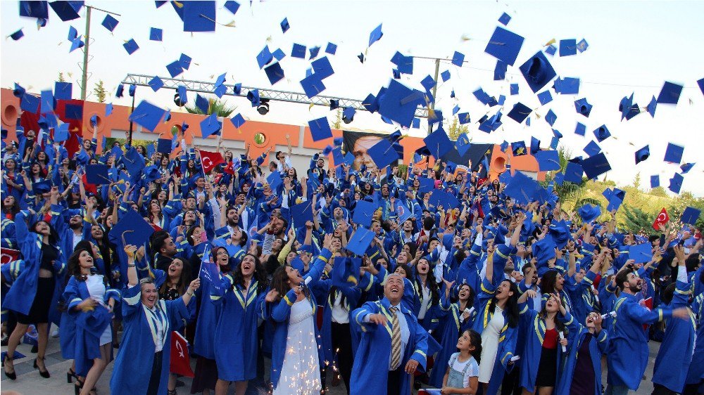 Teknik Bilimler Ve Tarsus Myo’da Mezuniyet Coşkusu