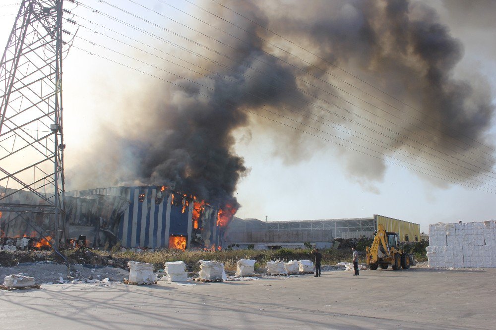 Kağıt Fabrikasında Çıkan Yangın Kontrol Altına Alındı