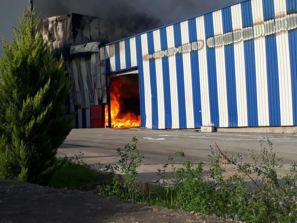 Osmaniye’de Kağıt Fabrikasında Yangın