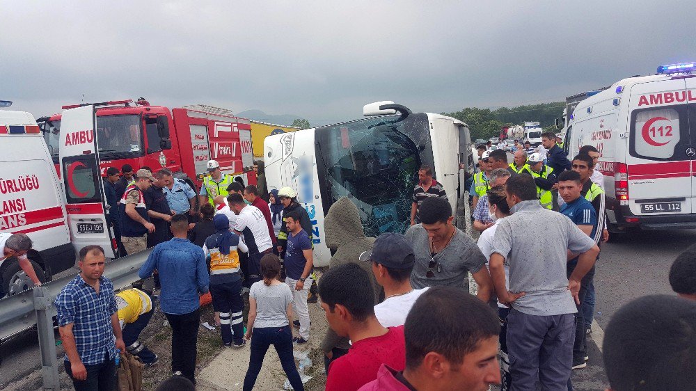 Samsun’da Acemi Erleri Taşıyan Otobüs Devrildi