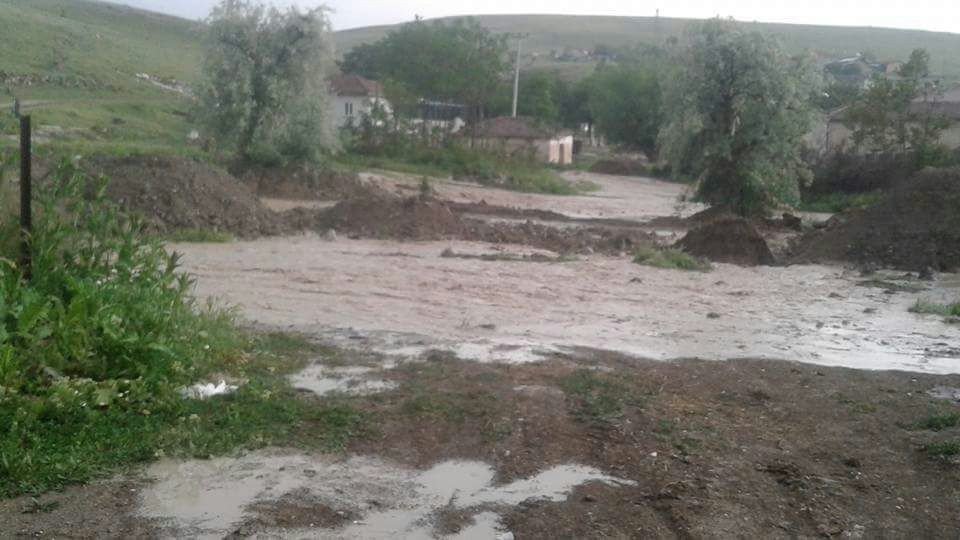 Sivrihisar Ve Seyitgazi’de Yağmur Sele Neden Oldu