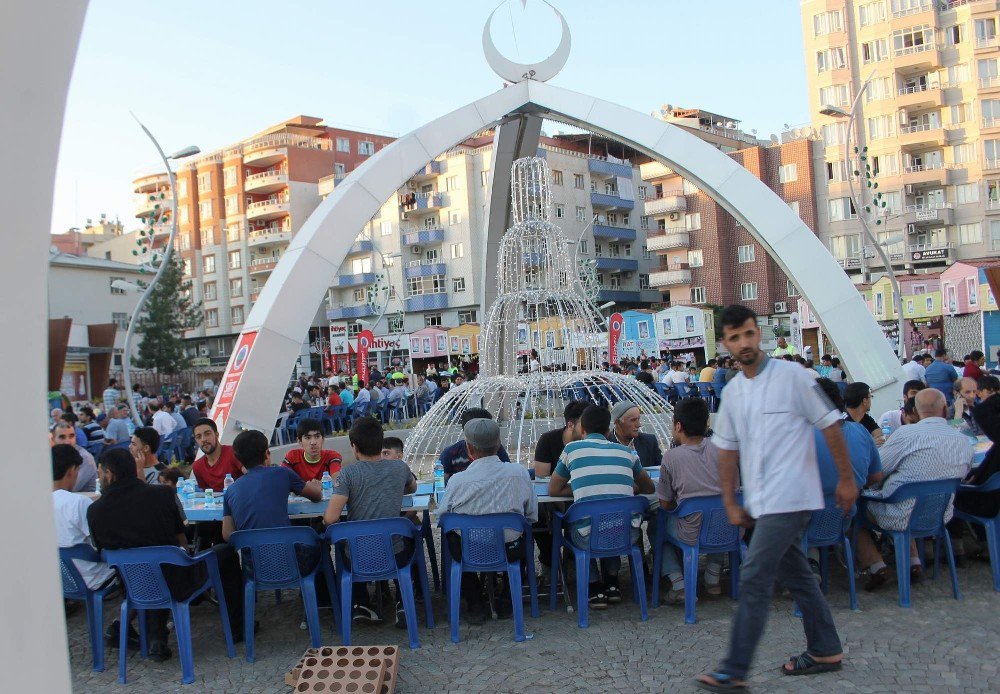 Siirt Belediyesinden Bin 400 Kişiye İftar