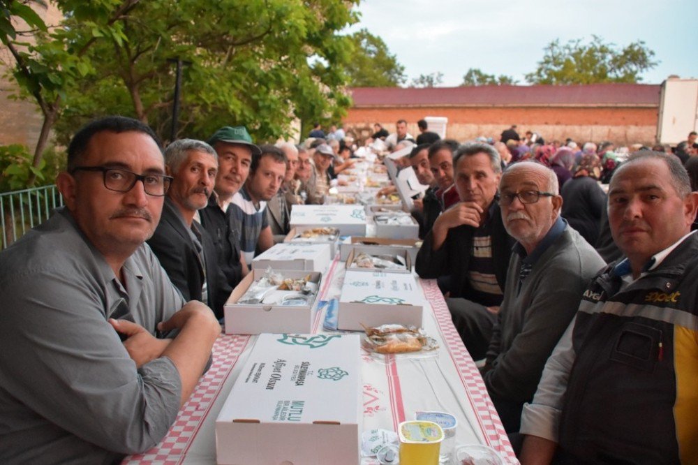 Süleymanpaşa Belediyesi İnecik Mahallesi Sakinleri İle İftarda Bir Araya Geldi