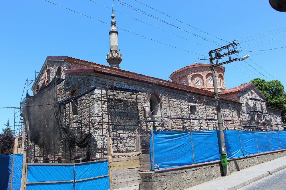 Ortahisar Fatih Camisi’nin Onarımı Sürüyor