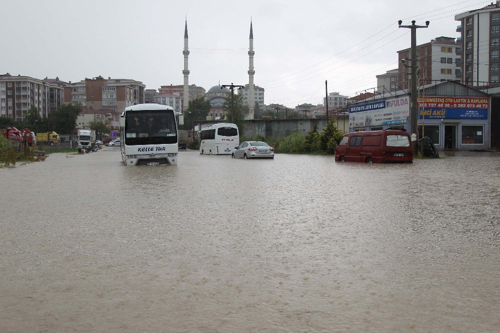 Çerkezköy’de Yollar Göle Döndü