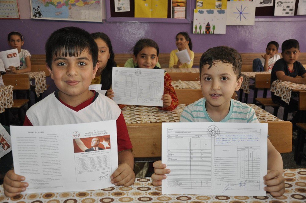 Diyarbakır’da Halaylı Karne Sevinci