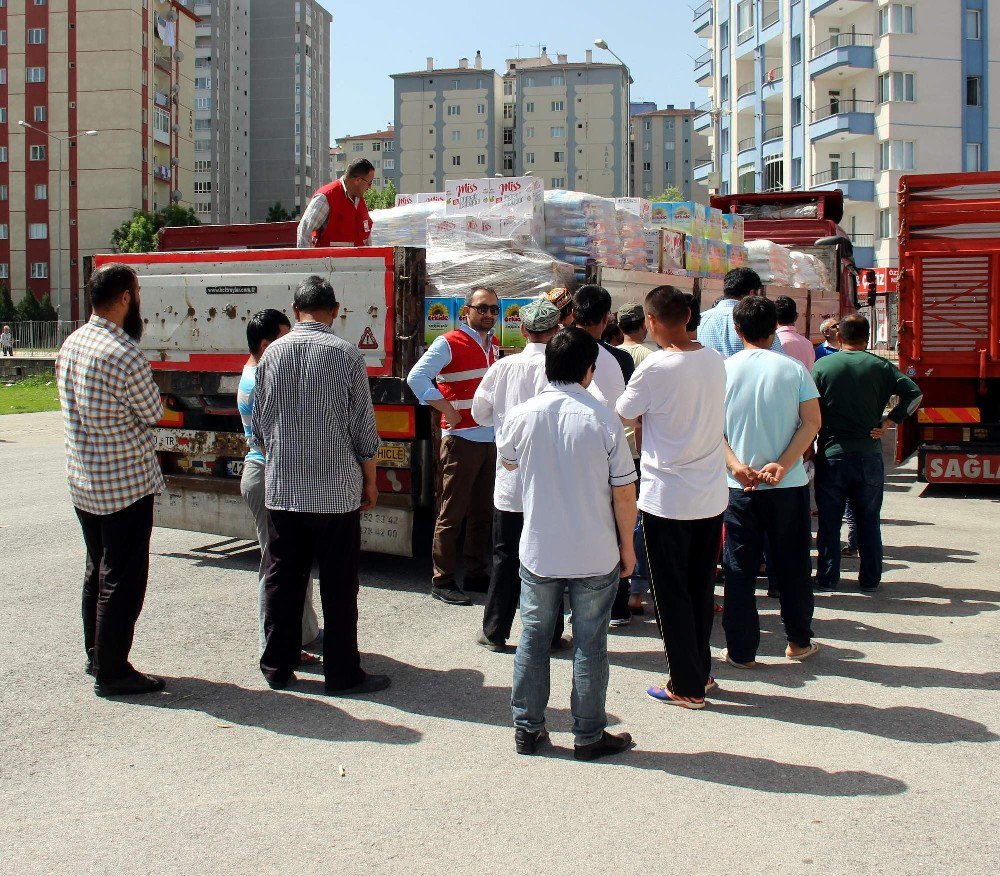 Türk Kızılay’ından Doğu Türkistanlılara Yardım