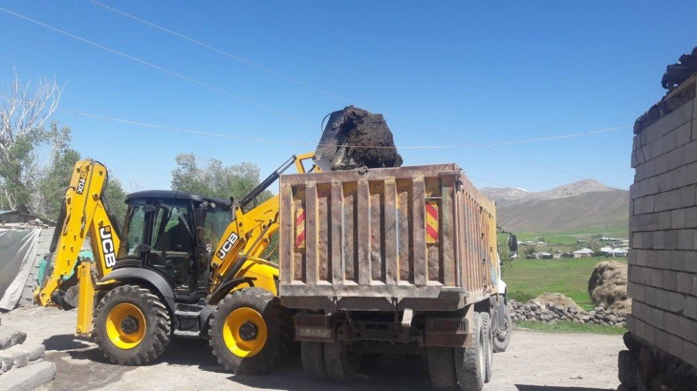 Çaldıran’da Bir Milyon Tondan Fazla Çöp Toplandı