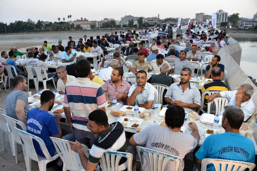 Agiad’dan Tarihi Taşköprü’de İftar Yemeği