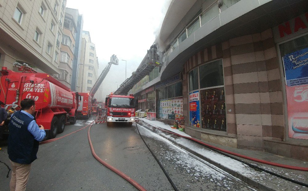 Beyoğlu Duman Altında