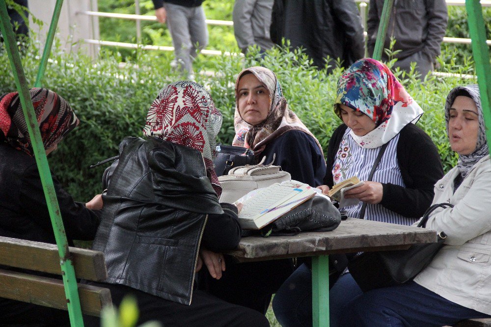 Sınava Giren Çocukları İçin Dua Ettiler