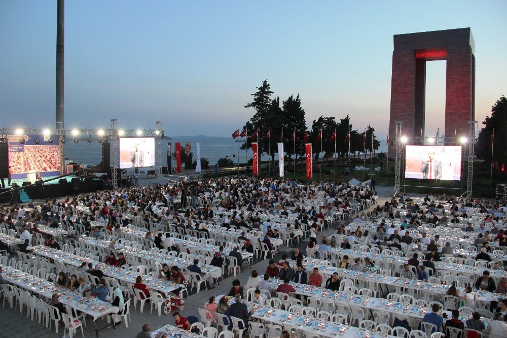 Ak Parti İstanbul İl Başkanlığından Şehitler Abidesi’nde İftar