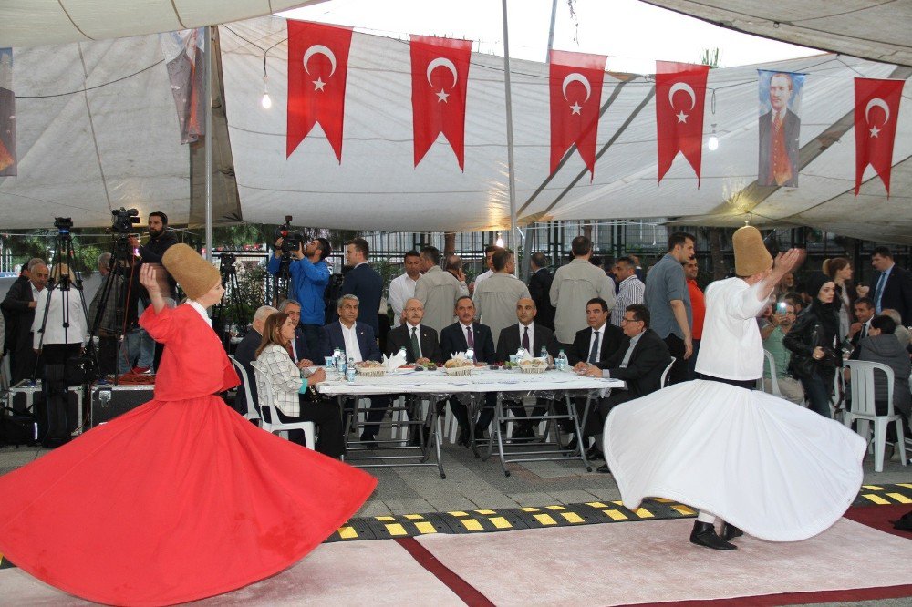 Kılıçdaroğlu, Bakırköy’de Pazar Esnafıyla İftar Yaptı