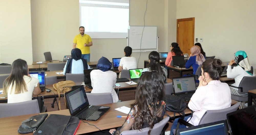 "Geleceği Yazan Kadınlar Projesi”nde Eğitimler Başladı