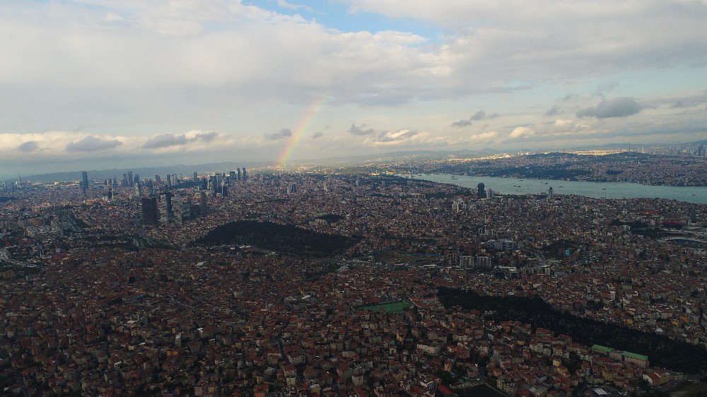 İstanbul Semalarında Beliren Gökkuşağının Eşsiz Manzarası Havadan Görüntülendi