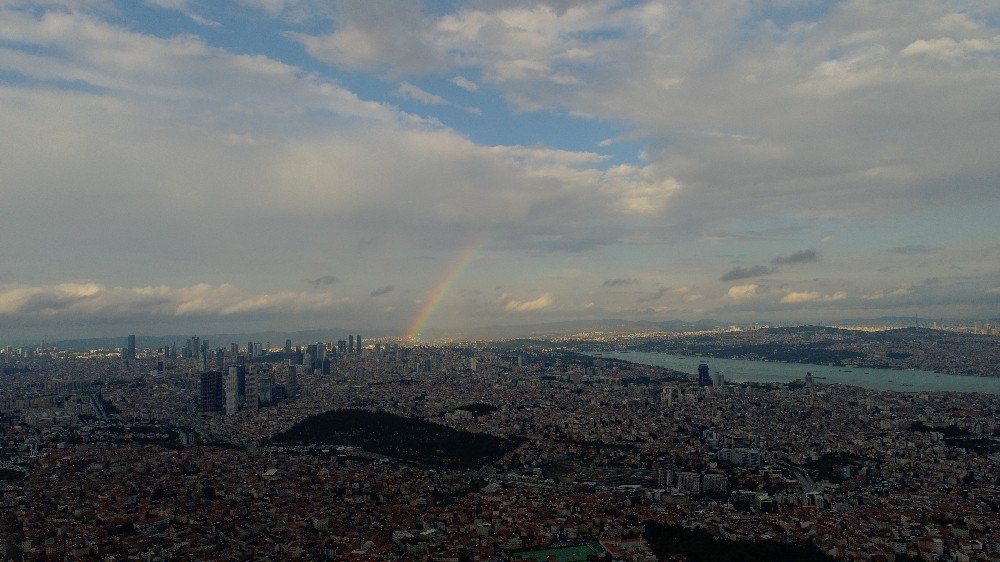 İstanbul Semalarında Beliren Gökkuşağının Eşsiz Manzarası Havadan Görüntülendi