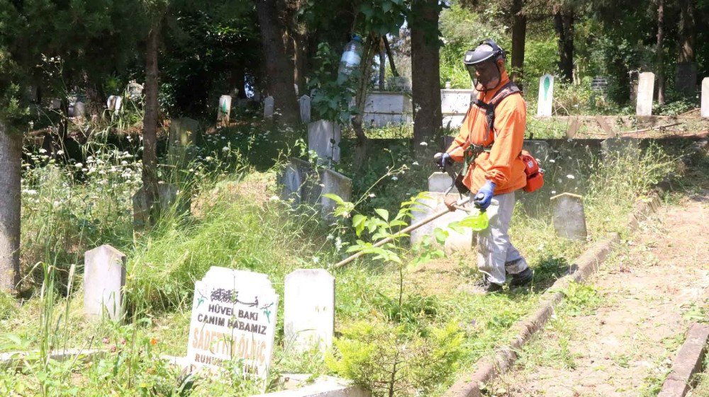 Kocaeli’nin Mezarları Tertemiz Oluyor