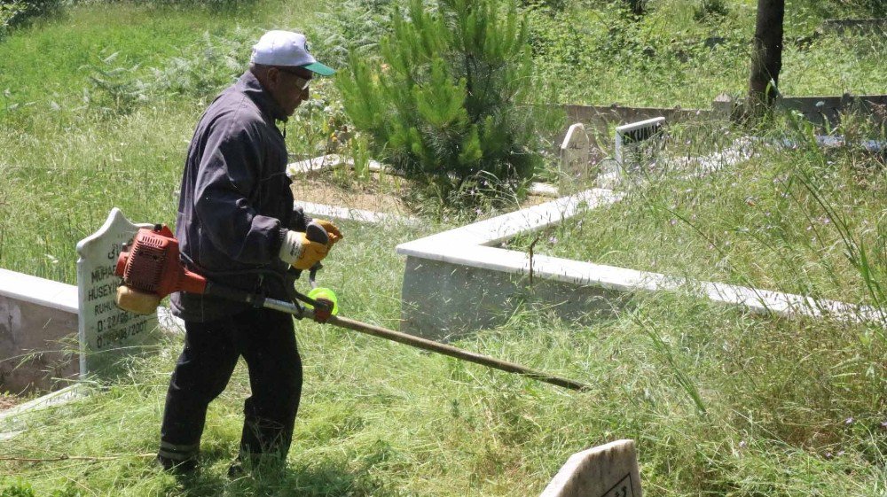 Kocaeli’nin Mezarları Tertemiz Oluyor