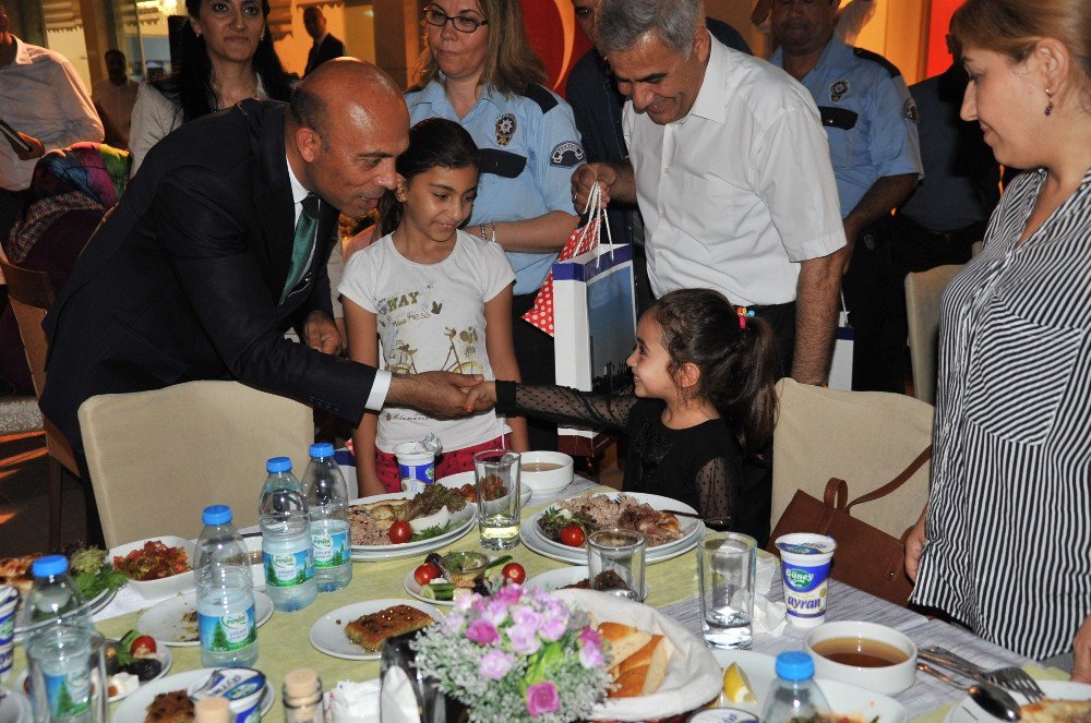 Polisevinde Şehit Ve Gazi Aileleri Onuruna İftar Yemeği Düzenlendi